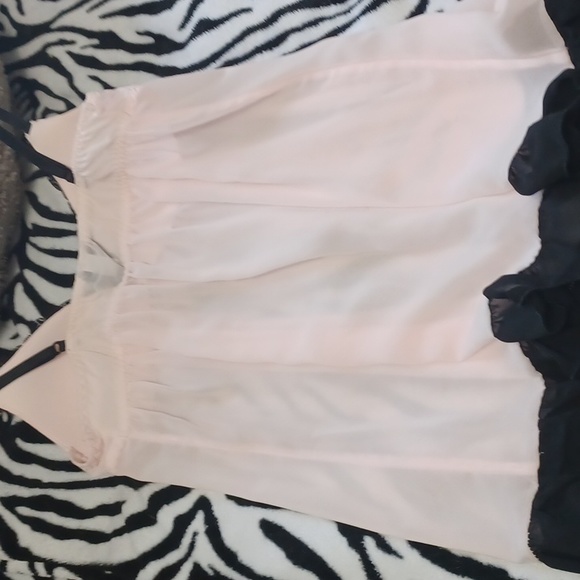 Lingerie - Picture 3 of 4